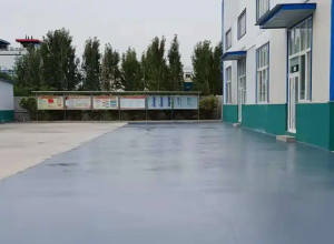 万州彩色路面喷涂翻新的材料对冬季